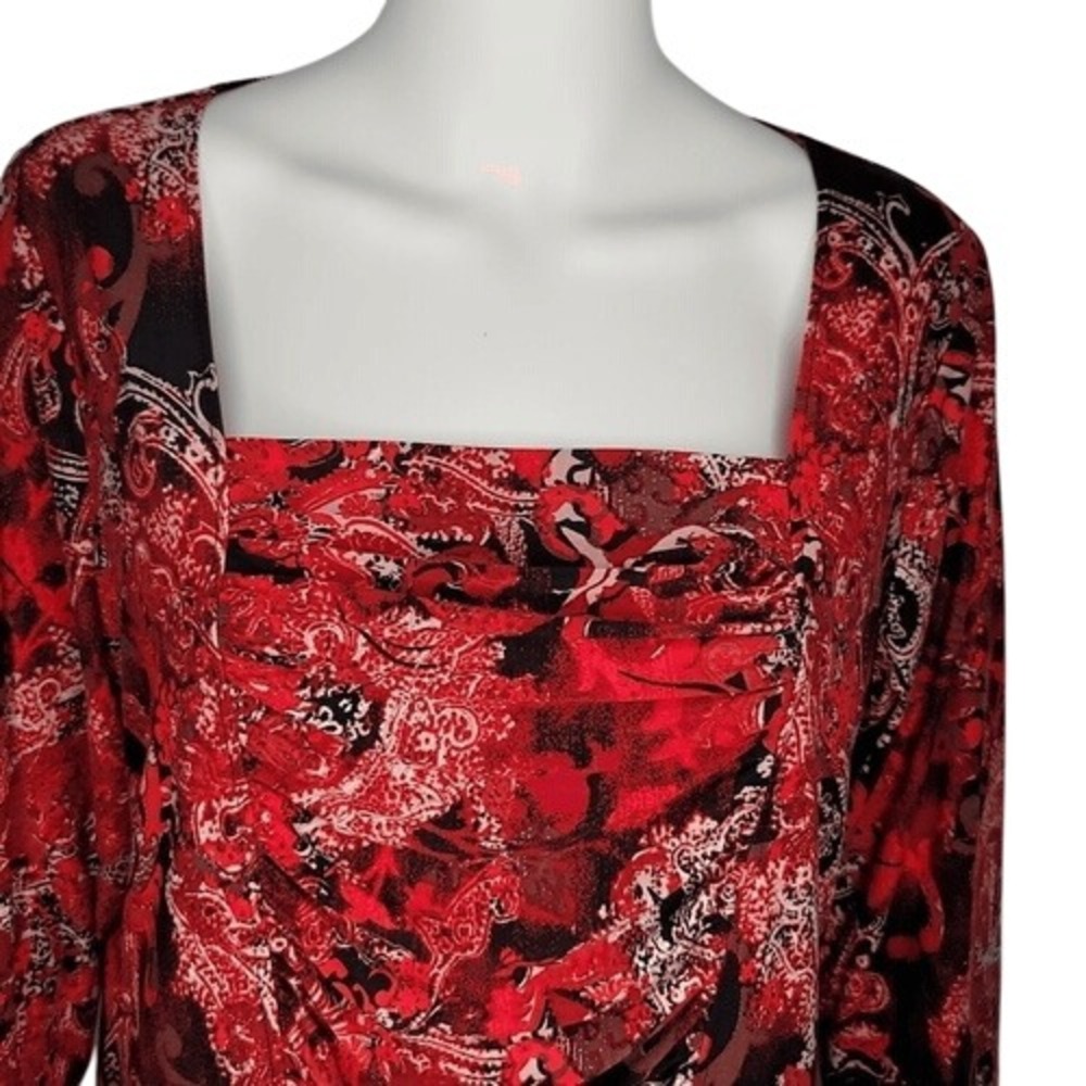 Dressbarn Red Print Ruched‎ Front Top - Picture 2 of 10